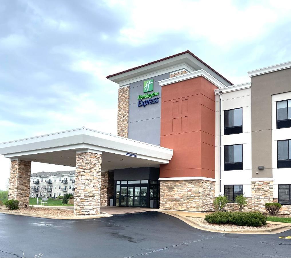 Holiday Inn Express Rochester South - Mayo Area By Ihg Экстерьер фото