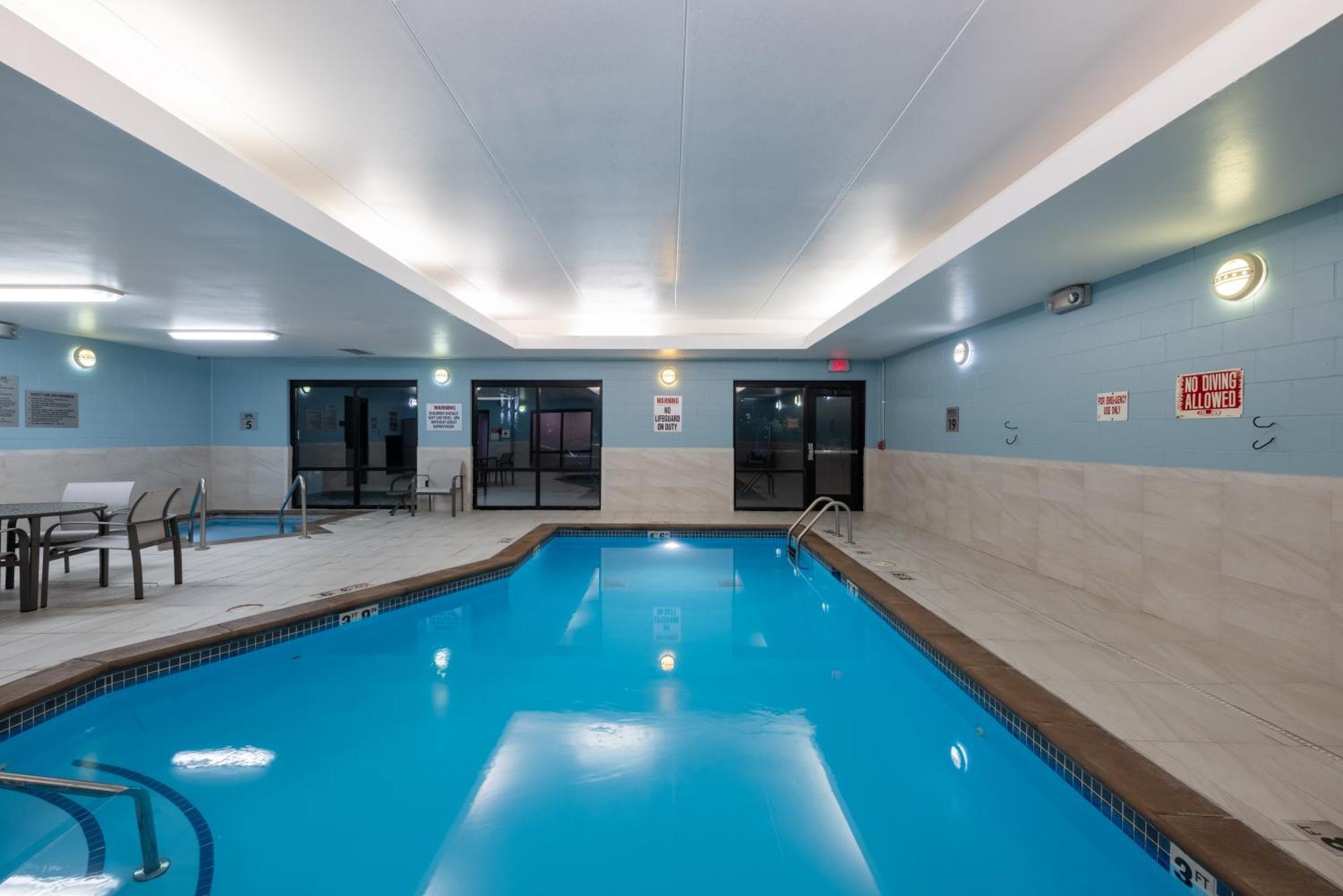 Holiday Inn Express Rochester South - Mayo Area By Ihg Экстерьер фото