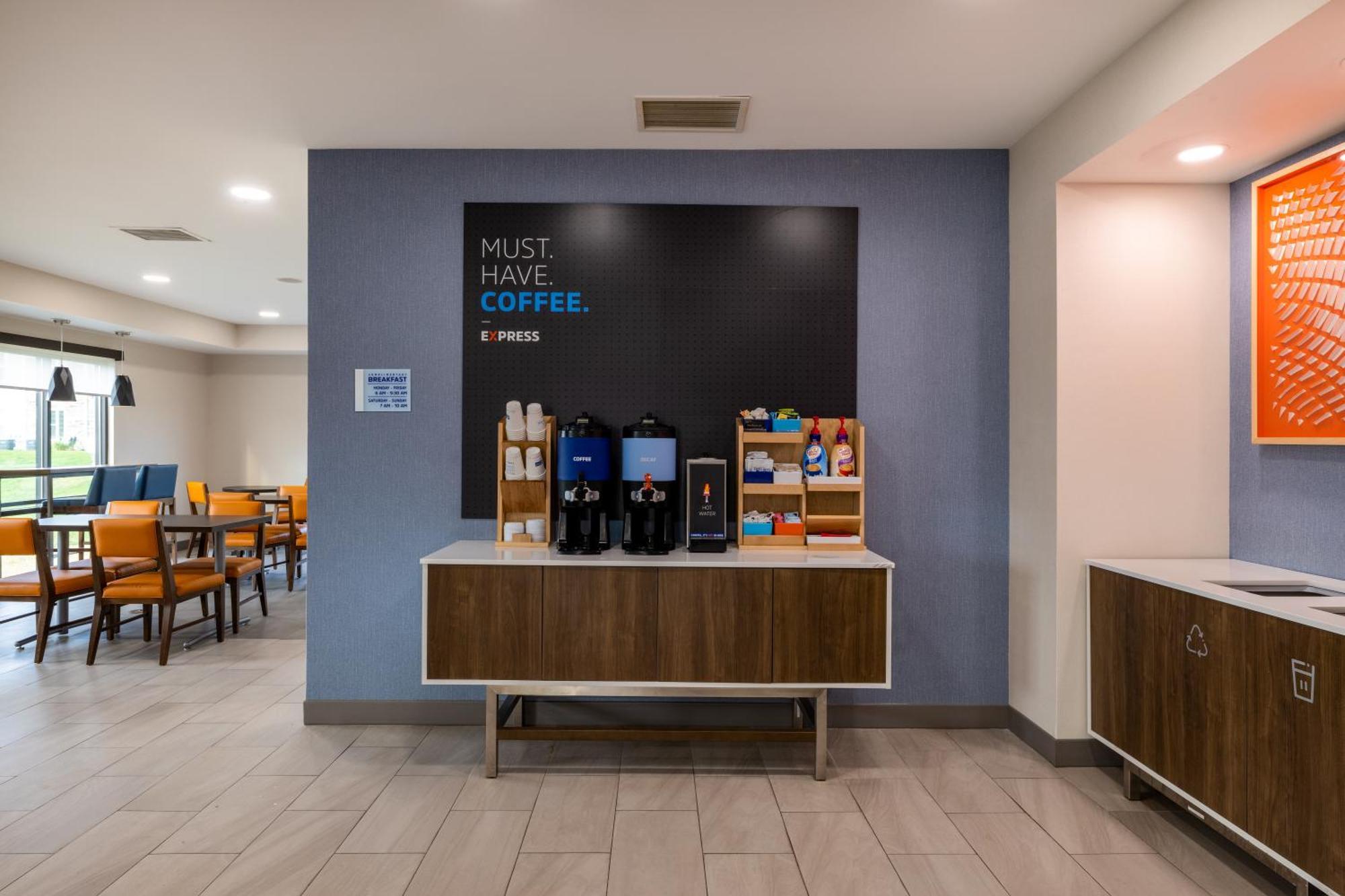 Holiday Inn Express Rochester South - Mayo Area By Ihg Экстерьер фото